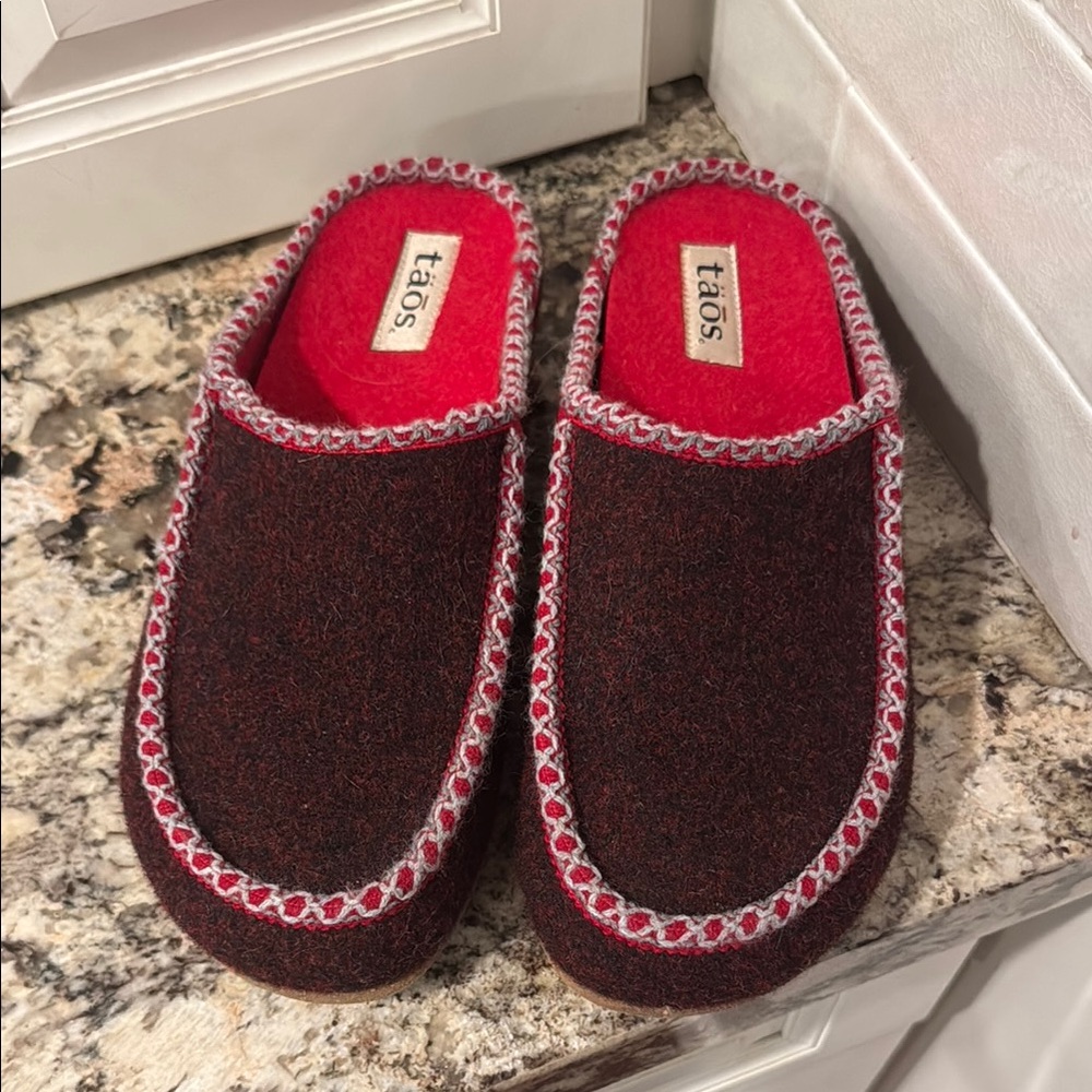 Taos Footwear Red Slippers Women's Woolma Clog Footwear